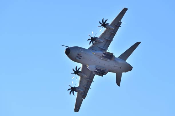 On September 28-29, 2024, 125 Air Base in Istres, France, was opened to the public.Tens of thousands of people came to watch.These two days of clear skies are very favorable for flying. The service aircraft of the French Air Force and some old aircraft performed wonderful flying and aerobatics, and parachute jumps; A variety of stationary aircraft for the audience to experience zero distance.This is the Airbus A400M, a four-turbo-rotary-engined military transport aircraft, in an air maneuver demonstration.