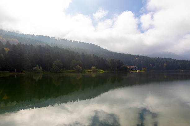 Where the water of the Sarca draws the land creating pools of clear and crystalline water.You fill your eyes with the thousand shades that the Sarca offers with truly unique plays of light and colors. Streams, basins of water, splashes, pools, lakes are the masters.