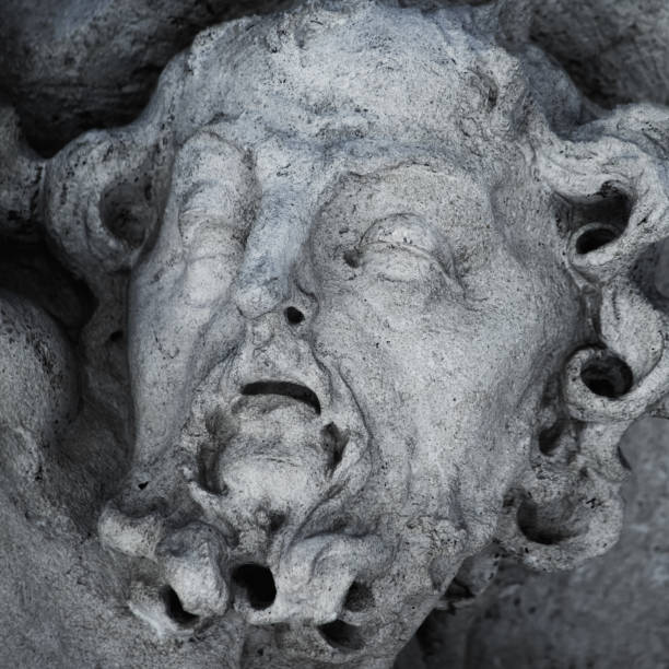 Close up fragment of ancient statue of Sisyphus with stone. God Zeus punished Sisyphus: he had to roll very big stone to top of high mountain rock, which befor reach the top rolled back down every time. fragmento de primer plano de la antigua estatua de sísifo con piedra. el dios zeus castigó a sísifo: tuvo que hacer rodar una piedra muy grande hasta la cima de la roca de la alta montaña, que antes de llegar a la cima rodaba hacia abajo cada vez.