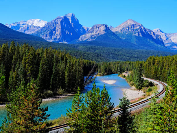 istock Morant's Curve in Late Summer 2183752355