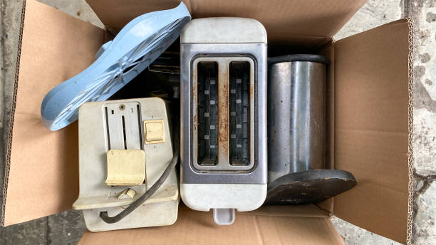 istock Throw the bread toaster in the trash 2184139375