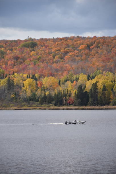 Au lac à l'automne, Lac Frontière, Québec, Canada