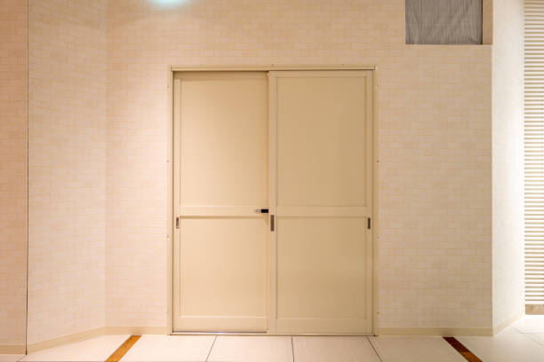 Narrow white rooms and wall materials.