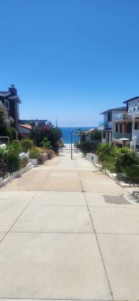 istock Walkstreet Life Manhattan Beach 2184271175
