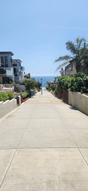 istock Walkstreet Life Manhattan Beach 2184271187