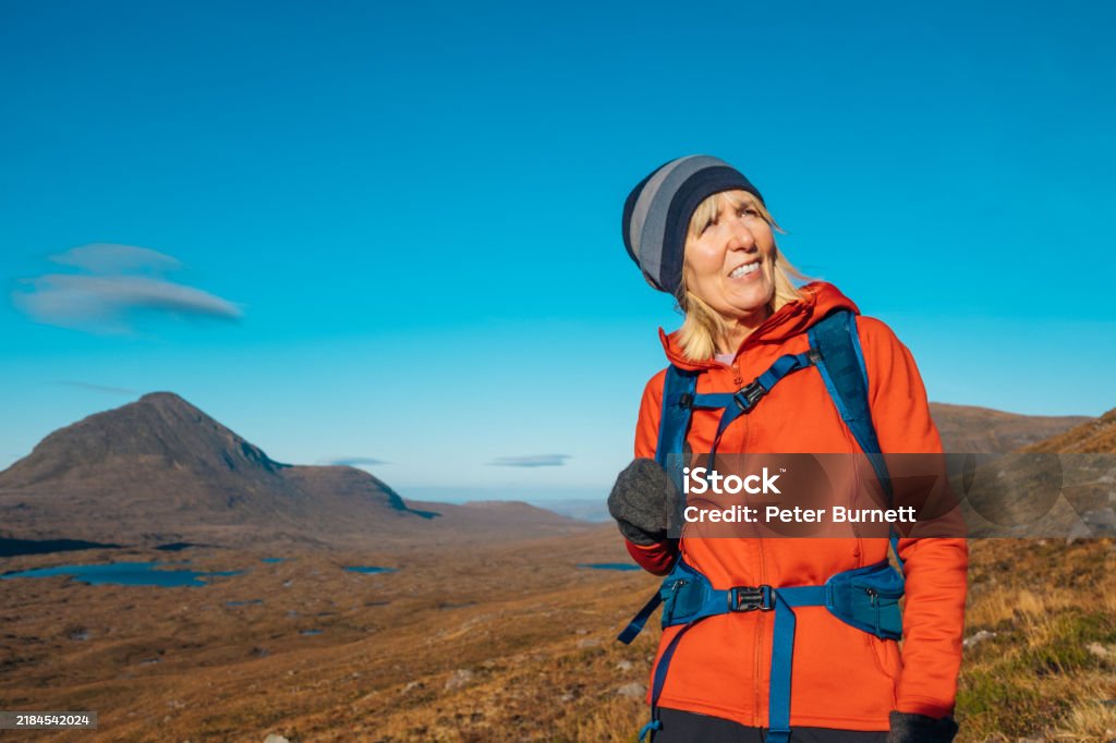 Hiking on Beinn Eighe, Scotland - Fotografie de stoc Adult fără redevențe Hiking on Beinn Eighe, Scotland - Fotografie de stoc Adult fără redevențe