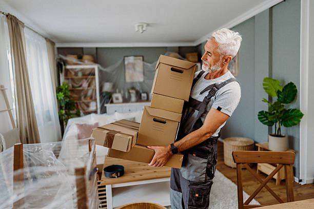 istock Moving to a new house 2185022768
