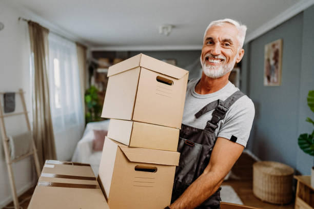 istock Moving to a new house 2185022819
