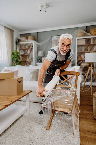 istock Moving to a new house 2185022857