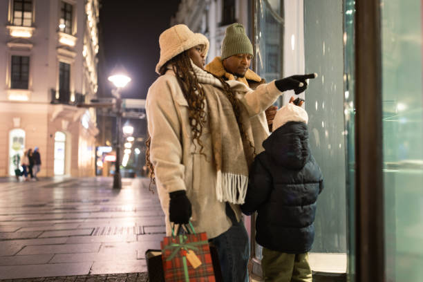 istock Family Shopping During Winter Evening 2185079266