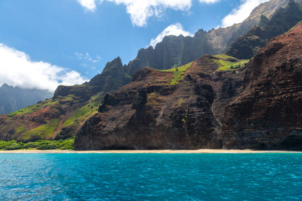 istock NaPali Grandeur 2185173108