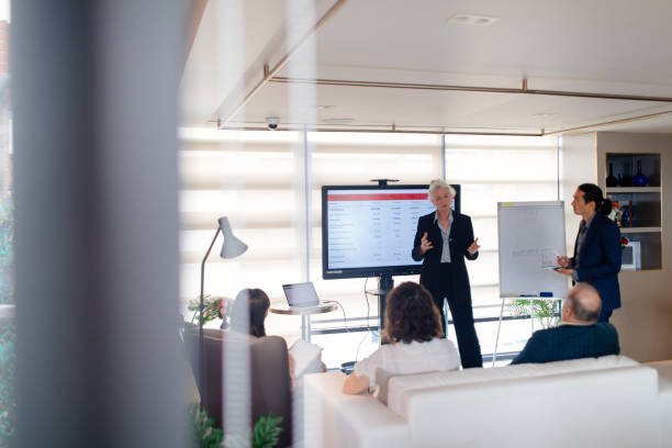 istock Finance And Banking Meeting 2185208392