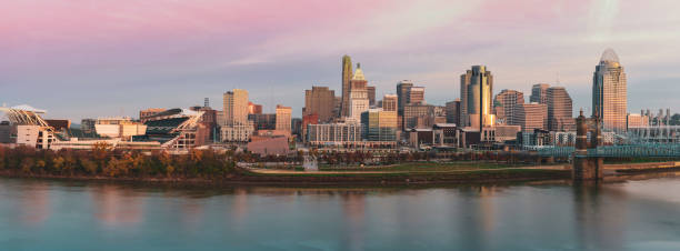istock Cincinnati City Skyline at Sunrise 2185242887