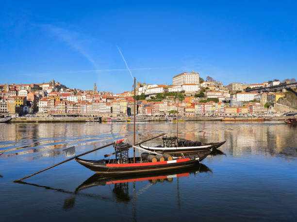 istock Rabelo boat on the Vila Nova de Gaia river 2185260816