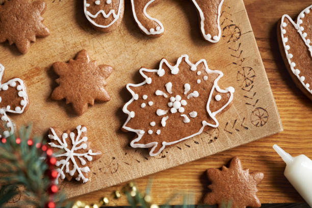 istock Hedgehog shaped homemade gingerbread Christmas cookie decorated with white icing 2185288179