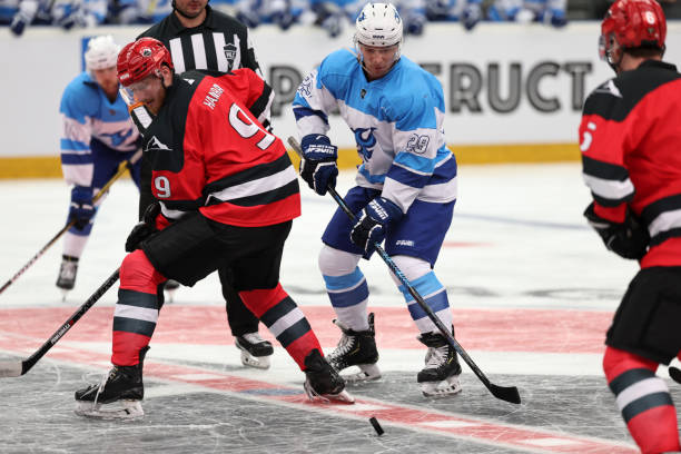 istock Faceoff in an Intense Ice Hockey Match 2185357657