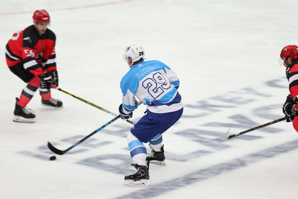 istock Defensive Hockey Strategy in Play 2185357976
