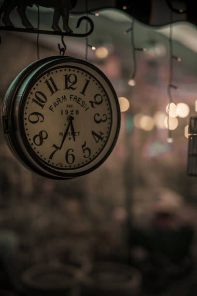Cozy Vintage Interiors with Artistic Decor and Warm Ambiance
