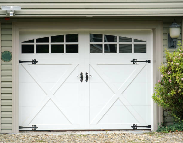 istock Close up on facade view of garage door 2185451778