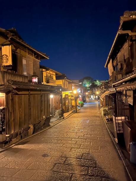 istock Kyoto Gion Street Nighttime 2185455943