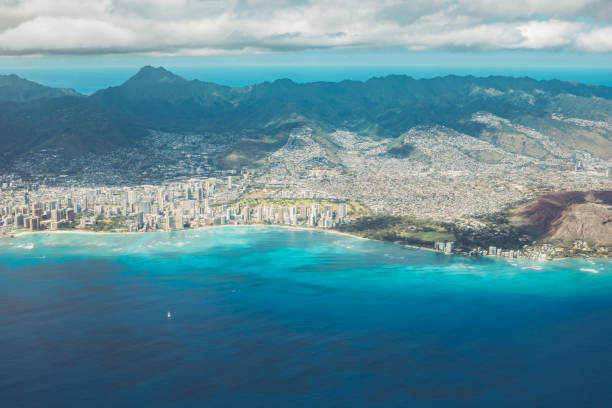 istock Where City Meets Nature: Waikiki and Diamond Head 2185481693