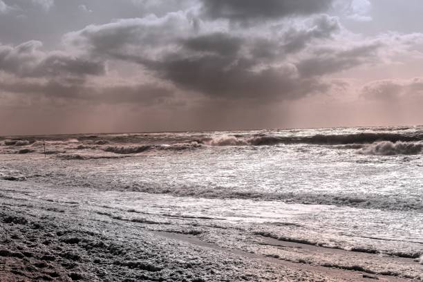 Sturmwolken mit starken Wind am Strand auf Sylt