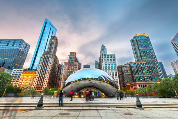 cloud gate in millennium park - chicago illinois stok fotoğraflar ve resimler