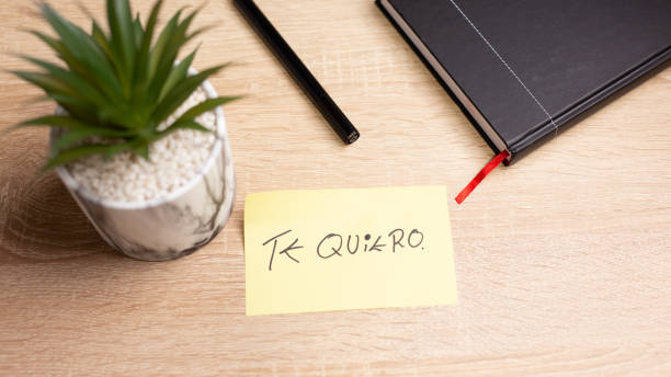 istock Te quiero written on sticky note, pen and notebook on desk 2185785426