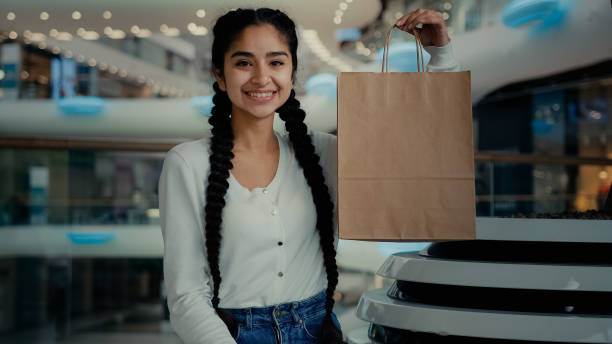 Satisfied customer client arabian pretty girl shopper buyer shopaholic buy sale clothes at shopping mall store unpacking bags surprised female enjoying order purchases win discounts on Black Friday. High quality 4k footage cliente satisfecho cliente árabe chica bonita compradora comprador adicto a las compras comprar ropa en venta en la tienda del centro comercial desempacar bolsos sorprendida mujer disfrutando de las compras de pedidos ganar descuentos en el black friday