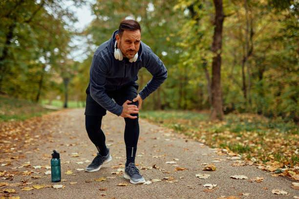 istock Man Experiencing Knee Pain During Outdoor Jogging Session 2185791185