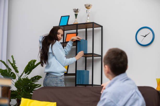 Organizing Home Shelves with Both Style and Functionality for a Beautiful Living Space