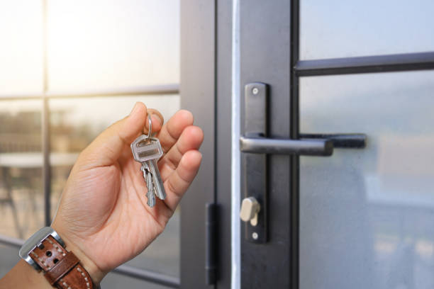 istock Male hand holding a key chain 2185862066