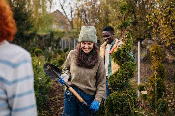 istock Volunteers in a formal garden 2185895254
