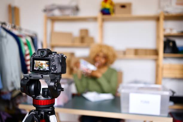 istock Influencer doing product reviews 2185908225