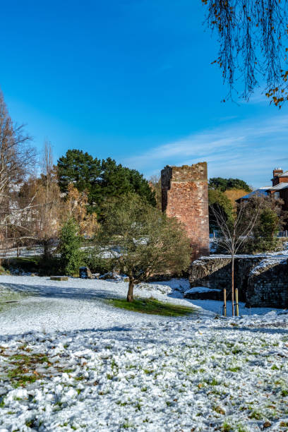 istock Medieval bridge in Exeter, snow in winter 2185952549