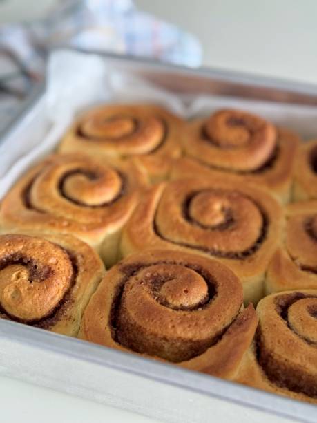 Cinnamon Rolls witout Frosting Freshly baked cinnamon rolls just out of the oven! witout stock pictures, royalty-free photos & images