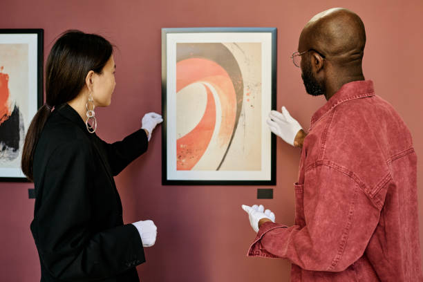 istock Observing and Discussing Art at Exhibition 2186177987