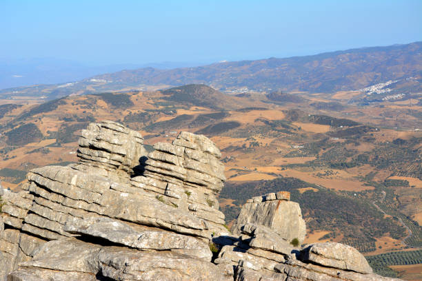 Simpático pueblo de la provincia de Cádiz con bonitas vistas desde lo alto de los montes Lagarin y las Grajas