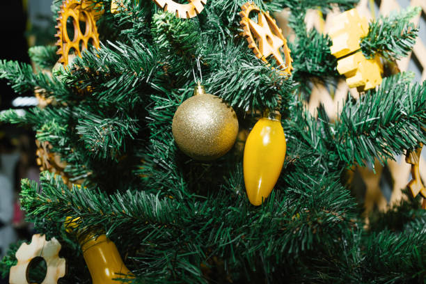 Christmas tree with themed toys: gears, light bulbs, wheels. Science tree