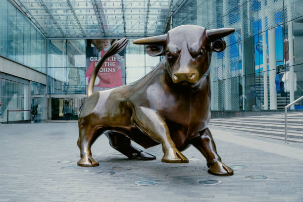 The Bullring Bull statue in The Bullring Shopping centre in Birmingham Birmingham, UK - August 7, 2024. The Bullring Bull in the centre of Birmingham Grand Central and Bullring Shopping Centre is a symbol of Birmingham's history Bullring stock pictures, royalty-free photos & images