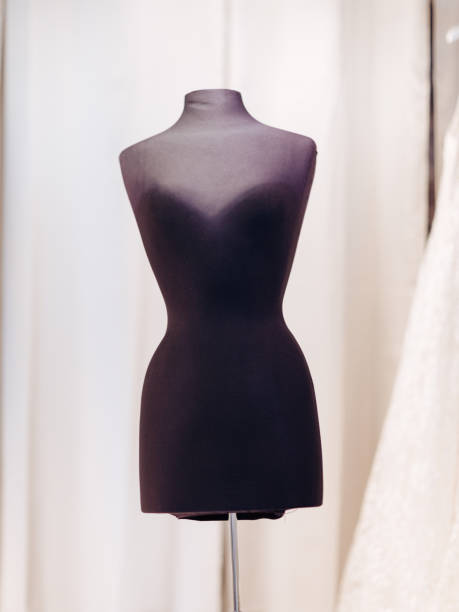 istock Female Outline Silhouette Black Mannequin White Background 2186546286
