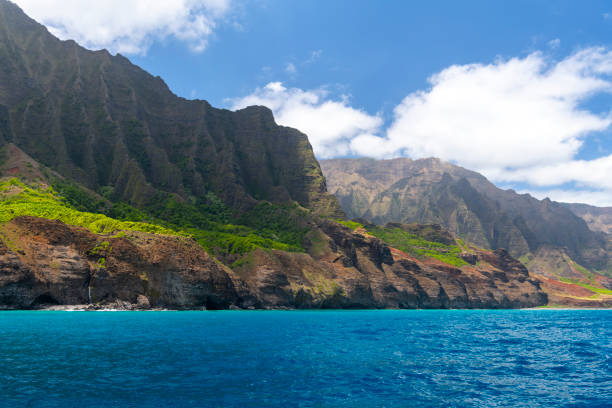 istock NaPali Grandeur 2186568463