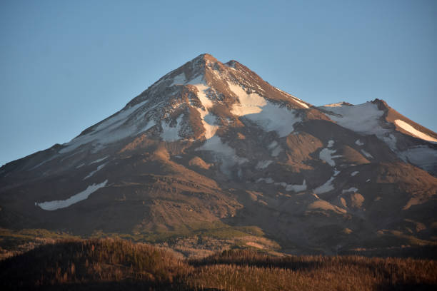 istock shasta mountain in sunset light 2186605416