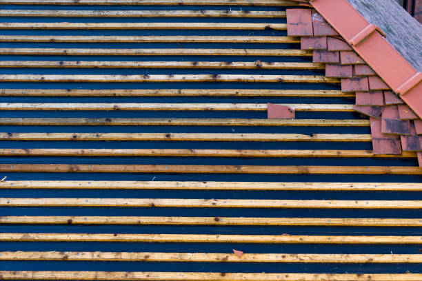 Roof Detail Close up view of a roof undergoing renovation, UK slate ridge stock pictures, royalty-free photos & images