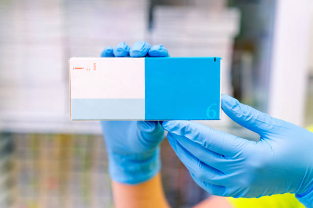 istock Med pro showing lab testing kit. A healthcare worker in gloves holds a testing kit, showcasing its design and features in a laboratory setting. 2186751825