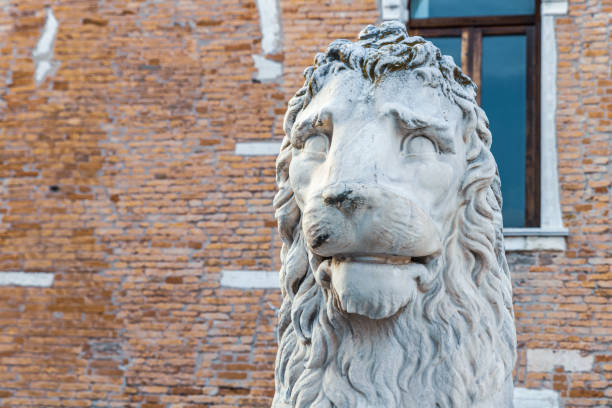 The winged lion of 1918 is the legacy of the sculptor Antonio dal Zotto.