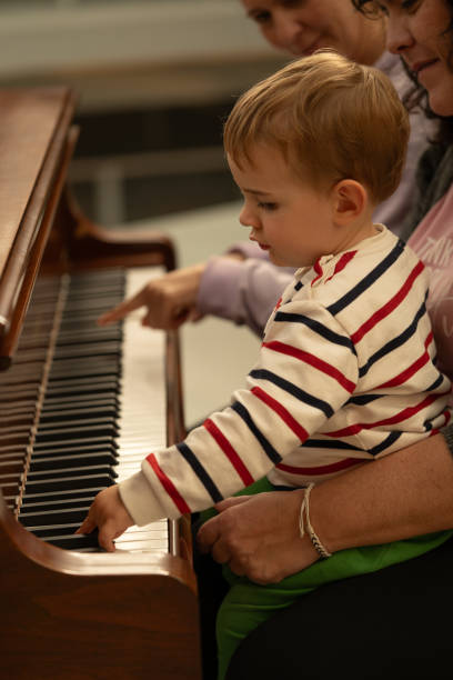 child learns to play the piano by playing