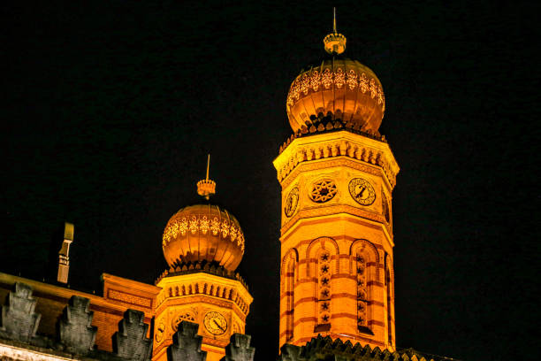 istock Great Synagogue of Budapest at night 2186867570