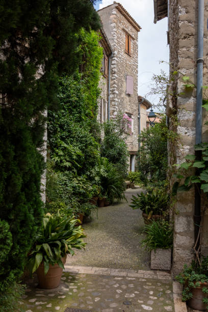 istock Streets of Saint-Paul-de-Vence 4 2186906710