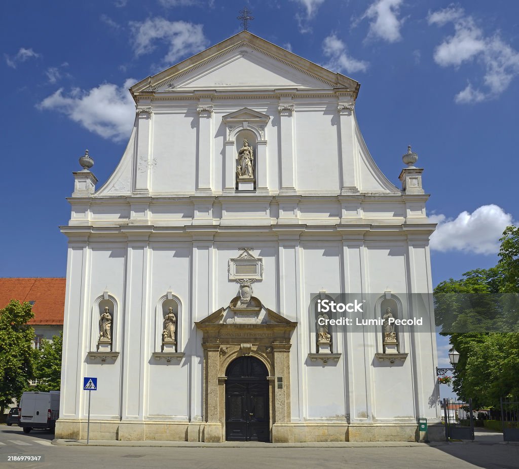 ซาเกร็บ ใจกลางเมืองเก่า - โบสถ์เซนต์คาตารินา - ไม่มีค่าลิขสิทธิ์ กลางวัน ภาพสต็อก ซาเกร็บ ใจกลางเมืองเก่า - โบสถ์เซนต์คาตารินา - ไม่มีค่าลิขสิทธิ์ กลางวัน ภาพสต็อก